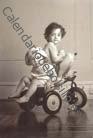 Niños con triciclo